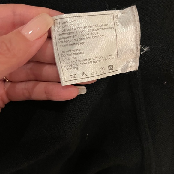 Chanel black cashmere cardigan 100% authentic. excellent condition. - Picture 2 of 9